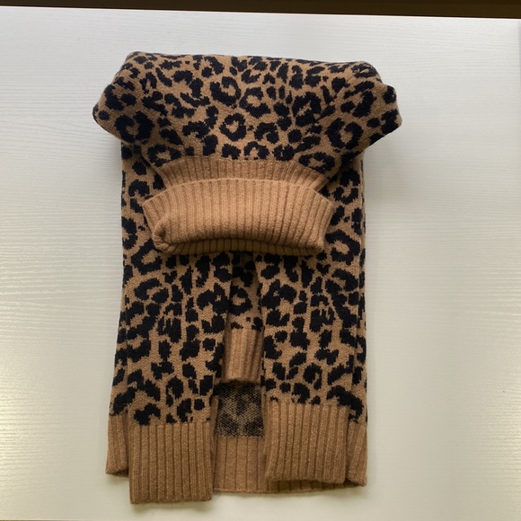 Jcrew, leopard print sweater size extra small - Picture 2 of 2